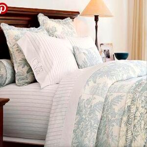 Pottery Barn Martine toile porcelain blue Duvet Queen set euro shams
